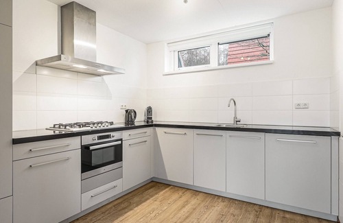 Midlaren Cottage | Luxury 10-person bungalow