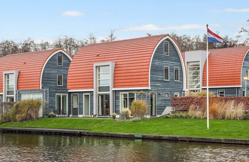 Midlaren Cottage | Luxury 10-person bungalow