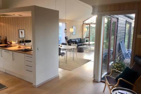 Grønhøj House | Exquisite 4-Star Oceanfront Cottage in Løkken, Denmark