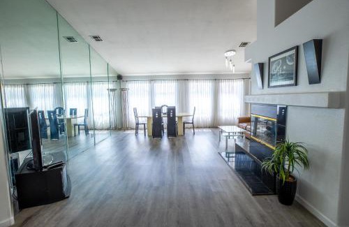 North Las Vegas House | Relaxing Oceanfront Home with Huge Pool & Spa Amenities