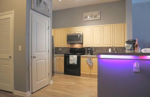 Atlantic Station Area Apartment | Elegant Condo in Atlanta with Pool & Family Amenities