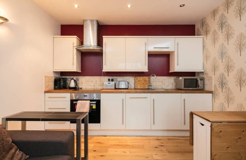 Prestwich Cottage | Top-Rated 1-Bedroom Lodge in Prestwich with Great Amenities
