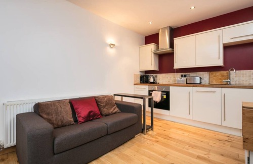 Prestwich Cottage | Top-Rated 1-Bedroom Lodge in Prestwich with Great Amenities