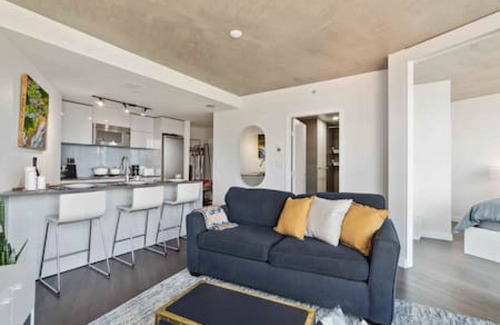 Gastown Apartment | Luxury 1BR Condo, Downtown Vancouver!