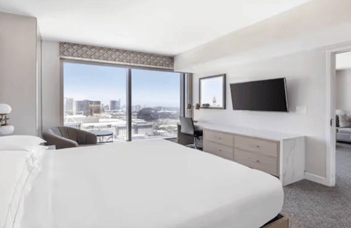 Las Vegas Resort | Luxury 1BR Elara Suite Vegas Strip Next to Arenas, Stadiums & Miracle Mile Shops