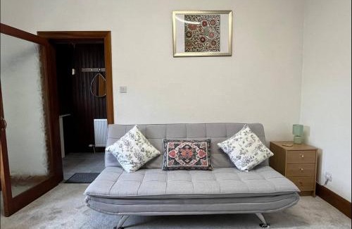 Dumfries Apartment | Inviting Glebe Street Dumfries: Pool, Restaurant & Breakfast