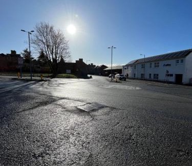 Dumfries Apartment | Inviting Glebe Street Dumfries: Pool, Restaurant & Breakfast