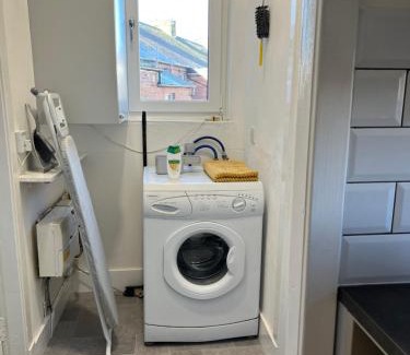 Dumfries Apartment | Inviting Glebe Street Dumfries: Pool, Restaurant & Breakfast