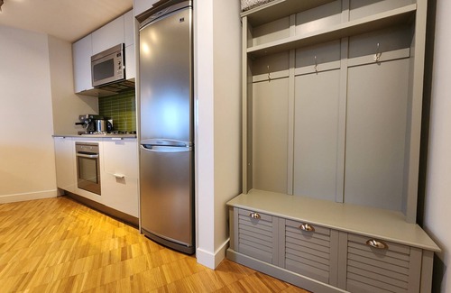 Gastown Apartment | Guest Rated 10/10: Top-Floor Retreat in Iconic Gastown