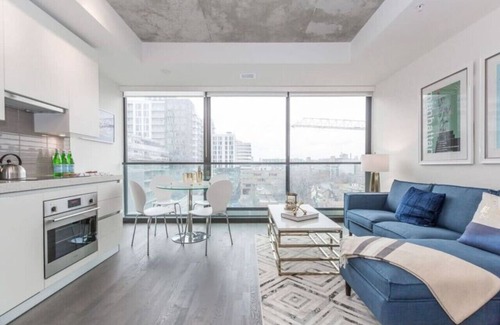 Downtown Toronto Apartment | Chic 1BR Retreat in the Heart of King West, Rated 10/10