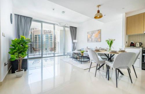 Dubai Apartment | Elegant 1BR Apartment with Ocean View at 17 Icon Bay
