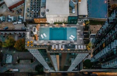 Rainey Street Historic District Apartment | Stylish 1BR with Rooftop Pool & Views Near Rainey St.