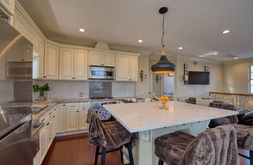 Old Town Apartment | Elegant 2-Bedroom Retreat in Family-Friendly Area