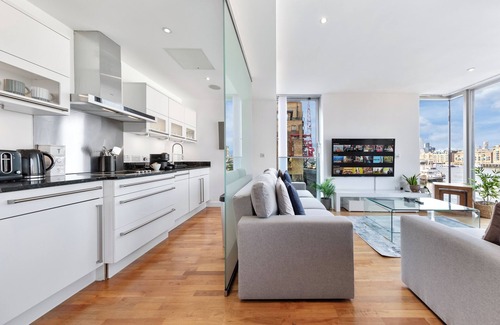 Riverside Apartment | Luxury |2 bed 2bth| Thames Riverside Apartment|