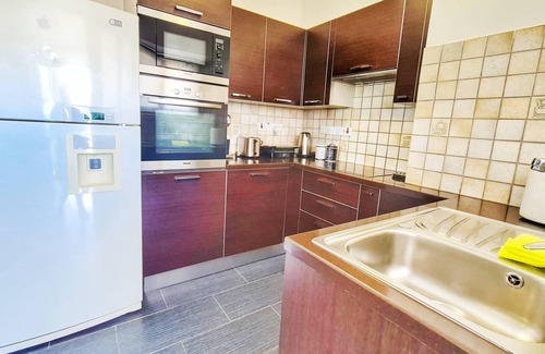 Ayios Dhometios Apartment | Comfortable 2-Bed Apartment Near Downtown Attractions