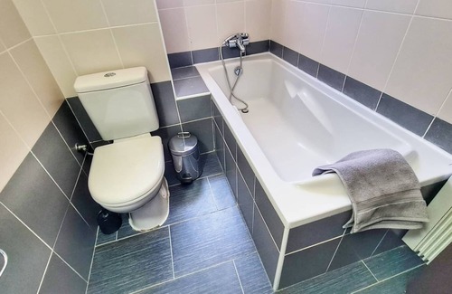 Ayios Dhometios Apartment | Comfortable 2-Bed Apartment Near Downtown Attractions
