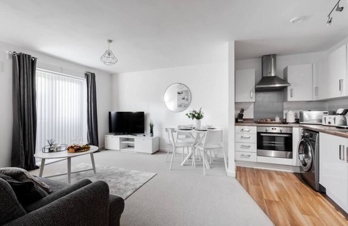 Wolverhampton Condo | Stylish 2-Bed Apartment in Wolverhampton City Centre