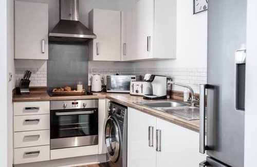 Wolverhampton Condo | Stylish 2-Bed Apartment in Wolverhampton City Centre