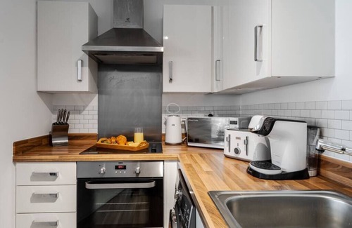 Wolverhampton Condo | Stylish 2-Bed Apartment in Wolverhampton City Centre