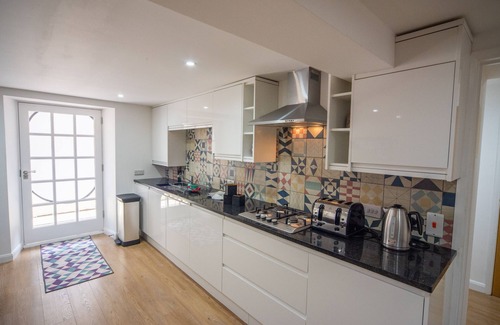 Torquay Apartment | Cozy 2-Bed Apartment Steps from Beach, Harbor & Town
