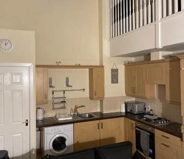 Slough Apartment | Family-Friendly 2 Bed Apartment Near Heathrow & Legoland
