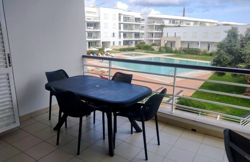 Telheiro Apartment | Discover a 2-Bed Apartment with Pool & Ocean Views