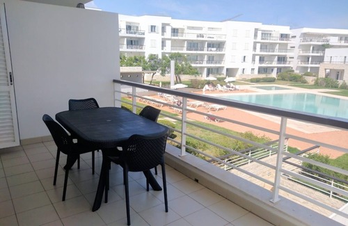 Telheiro Apartment | Discover a 2-Bed Apartment with Pool & Ocean Views