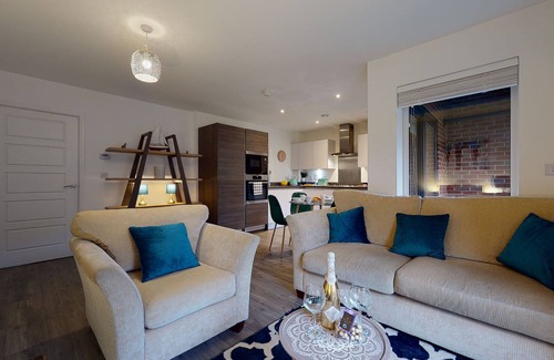 Ebbsfleet Valley Apartment | Stylish 2 Bed Apartment with Parking Near London