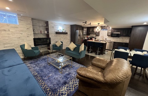 Meadowvale Village House | Elegant 2-Bedroom Suite with Kitchen Near Toronto Airport
