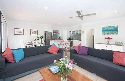 Yamba House | Stylish 2-Bed Oasis with Ocean View & Pool Access