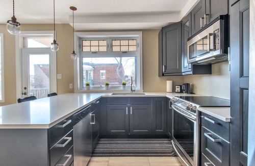 Cote-Des-Neiges—Notre-Dame-De-Grace Apartment | Exceptional 2 Bedroom Condo with Balconies and Free Parking