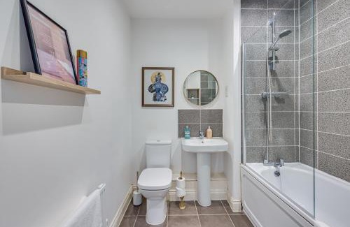Milton Keynes Apartment | Stylish 2 Bedroom Apartment in City Centre with Free Parking