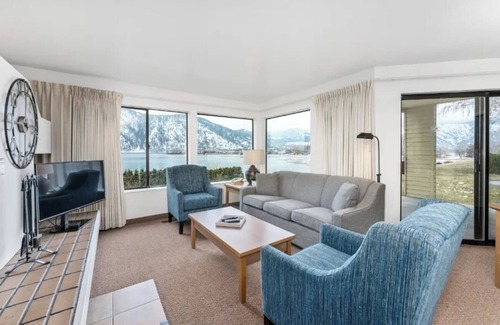 Wapato Point Resort | Luxury 2 Bedroom and 2 Bathroom Unit with Full Amenities