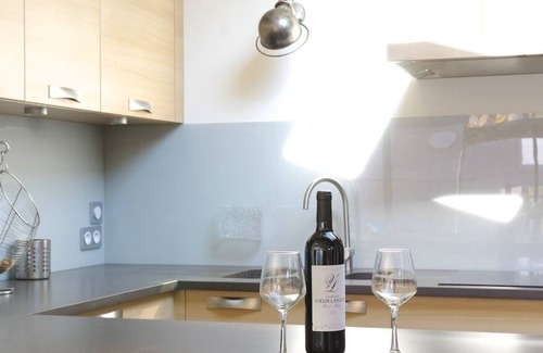 Cauderan Apartment | Elegant 2 Bedroom Apartment with Terrace in Caudéran