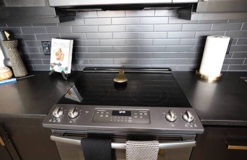 Deep Ellum Apartment | Luxury 2-bedroom apartment with AC, Gym, Free Parking Dallas