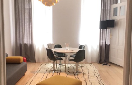 Mitte Apartment | Elegant 2 Bedroom Apartment with Spa in Mitte, Berlin