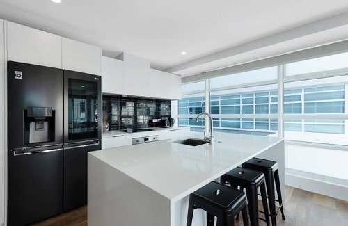 Te Aro Apartment | Elegant 2 Bedroom Retreat at the Pinnacles on Victoria St
