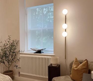Todmorden Apartment | Elegant 2 Bedroom Flat in Central Todmorden, Rated 9/10