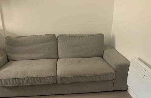 Clementswood Condo | Comfortable 2 Bedroom Flat Steps from London's Rail Station