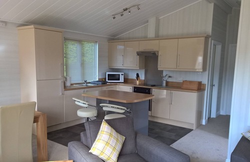 King's Lynn House | Remarkable 2 Bedroom Lodge with Spa and Pet-Friendly Perks