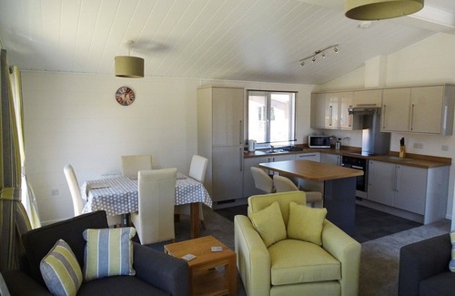 King's Lynn House | Remarkable 2 Bedroom Lodge with Spa and Pet-Friendly Perks