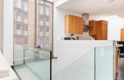 Knightsbridge and Belgravia Apartment | Elegant 2 Bedroom Mews House in Knightsbridge, Family Friendly