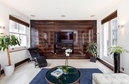 Knightsbridge and Belgravia Apartment | Elegant 2 Bedroom Mews House in Knightsbridge, Family Friendly