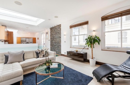 Knightsbridge and Belgravia Apartment | Elegant 2 Bedroom Mews House in Knightsbridge, Family Friendly