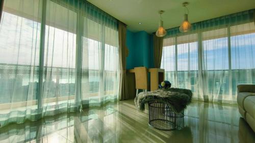 Jomtien Apartment | Luxury 2-Bedroom Sea View Escape