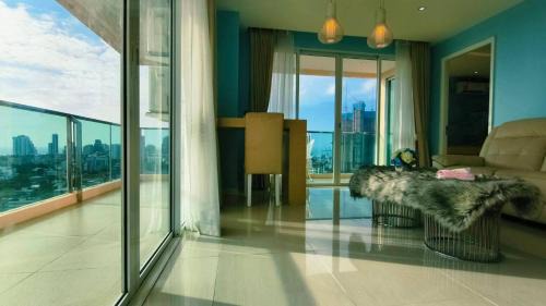 Jomtien Apartment | Luxury 2-Bedroom Sea View Escape