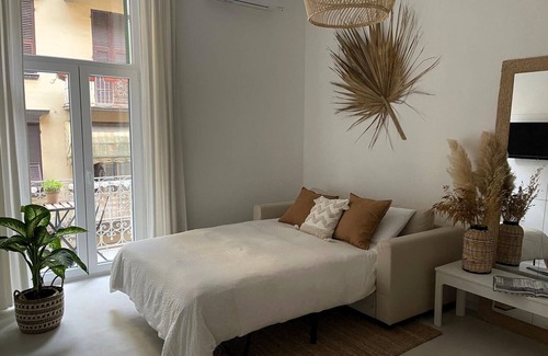 La Spezia Historic Centre Apartment | Luxury 2 bedroom sleeps 6, balcony, city center, ideal to visit Cinque Terre