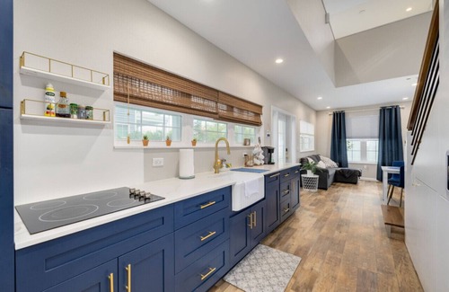 Downtown Dunedin House | Top-Rated 2-Bedroom Tiny Home with Pool & Breakfast