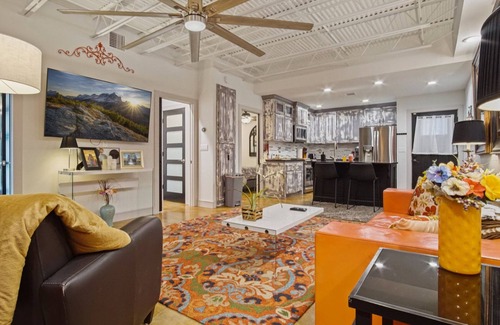 Midtown Condo | Elegant 2 Bedroom Condo in Midtown with Pool & Breakfast