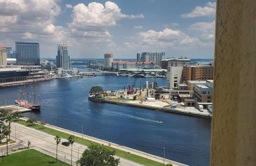 Hyde Park Condo | Luxury 2-bedroom waterfront condo with parking, in sunny Tampa